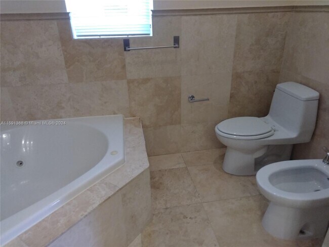 Building Photo - 3364 SW 28th Terrace