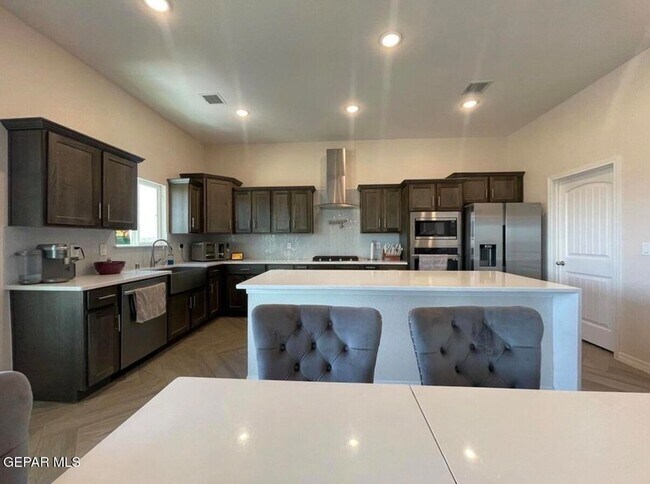 Building Photo - 420 Villa Socorro Pl