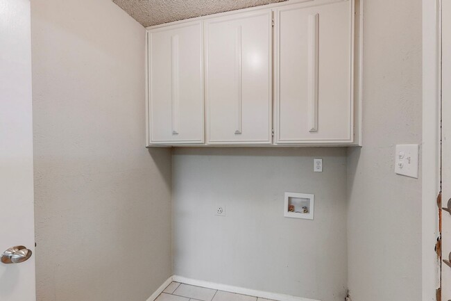 Building Photo - Now Available: 3 Bedroom 2 Bath-East FTW