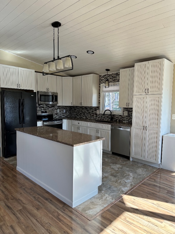 Building Photo - 17634 Meadow Creek Dr