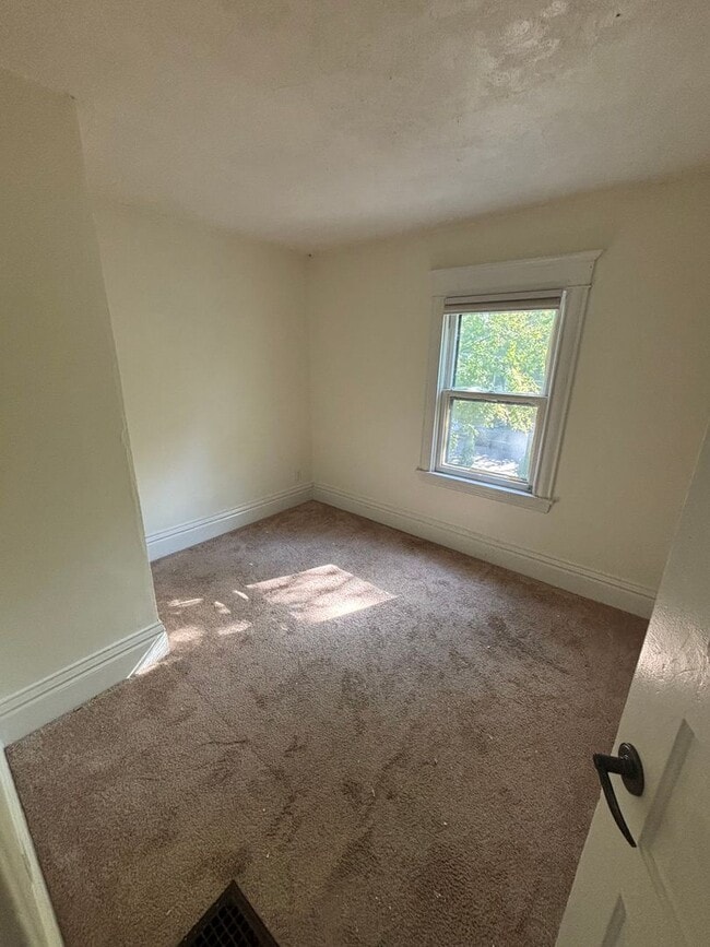 Building Photo - Single Family Home in Bryn Mawr/Harrison - Updated Kitchen + Dishwasher!