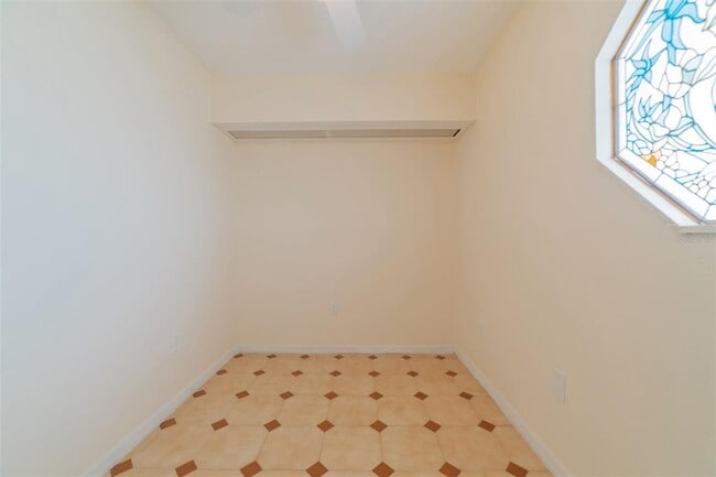 Building Photo - 5521 W Shr Dr