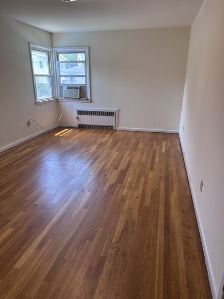 Building Photo - 116 Orient Way