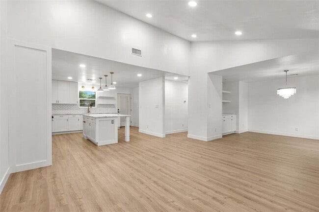 Building Photo - 409 Ave R
