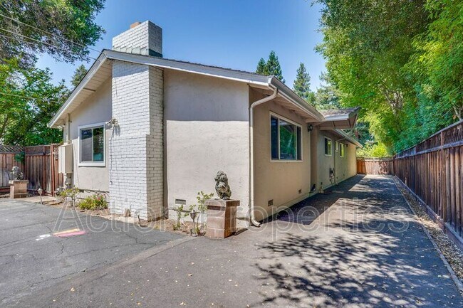 Primary Photo - 67 Holbrook Ln