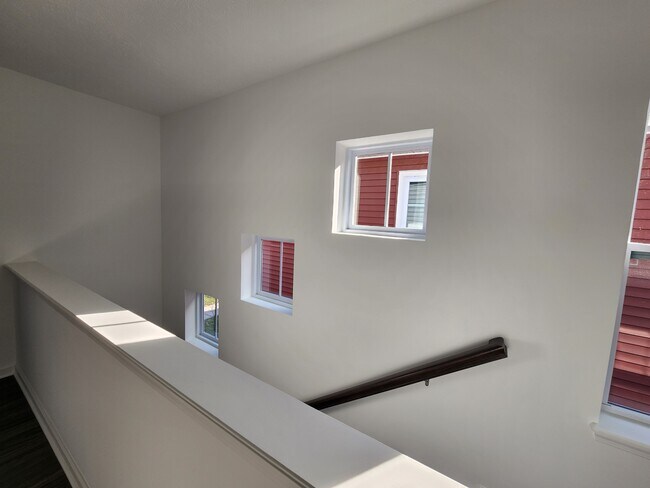 Building Photo - 326 N Warman Ave