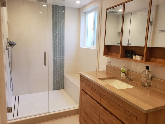 Building Photo - Hatton Fields Retreat with Guest Suite and...