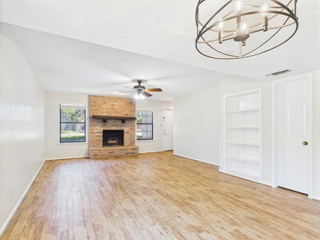 Building Photo - 2-Bed Duplex on Frederick Road !"