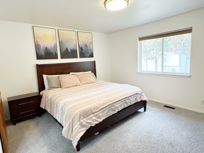 Building Photo - 1923 W Hampson Ave