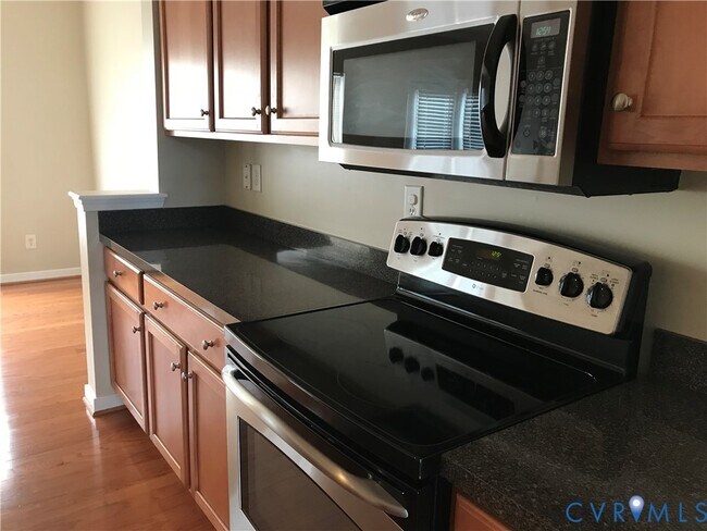 Building Photo - 1307 Village Views Dr