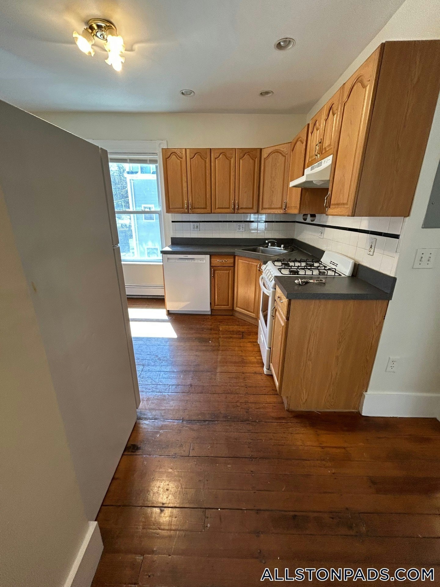 Building Photo - 25 Everett St