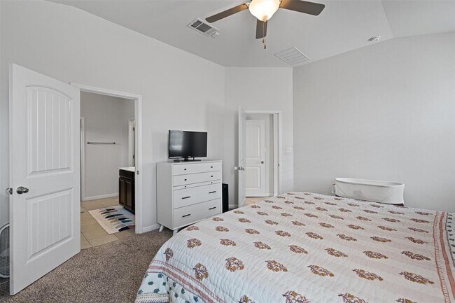 Building Photo - 137 Red Sun Dr