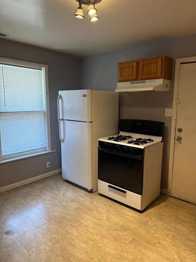 Building Photo - Allen street duplex