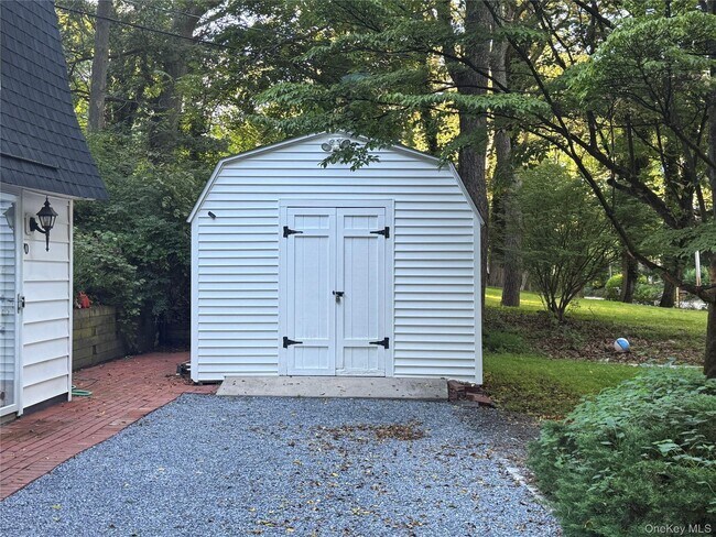 Building Photo - 70 Rinaldo Rd