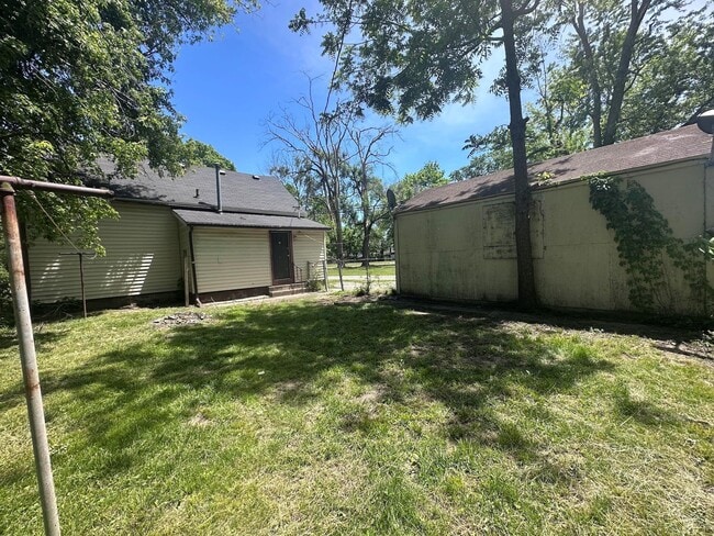 Building Photo - 614 Chandler-