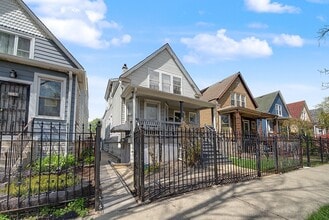 Building Photo - 2206 N Kostner Ave