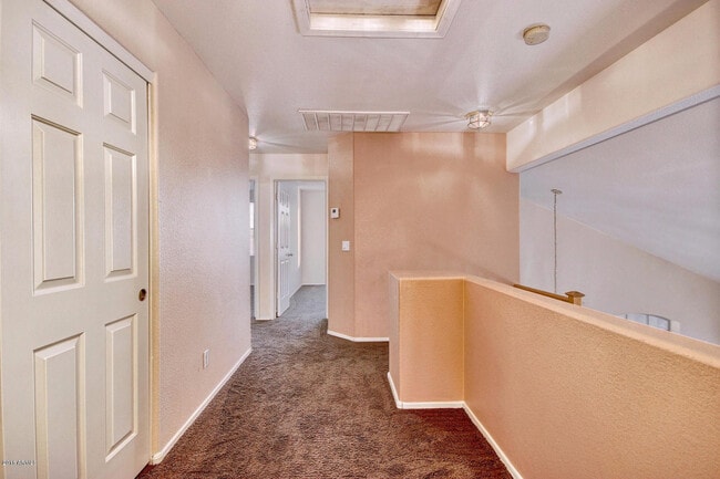 Building Photo - 886 W Bruce Ave