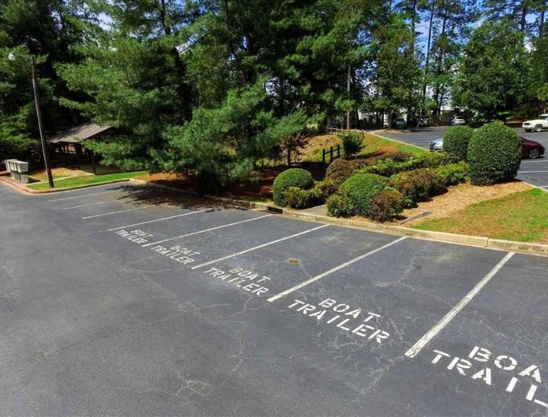 Building Photo - 220 Elm St