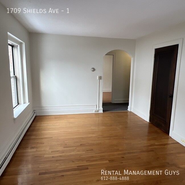 Building Photo - Huge One Bedroom with Living Room! Complet...