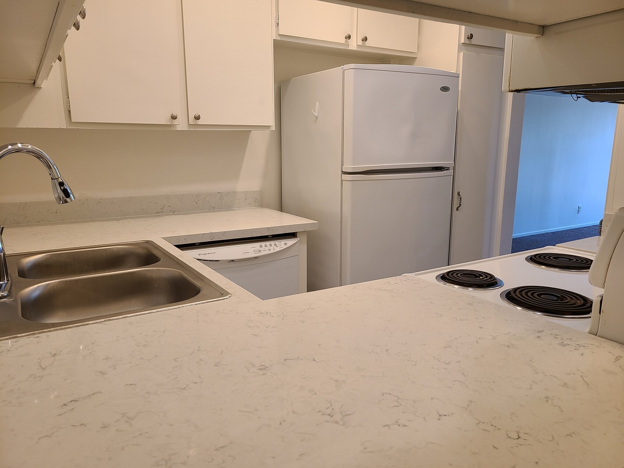 Kitchen - 440 Veteran Ave