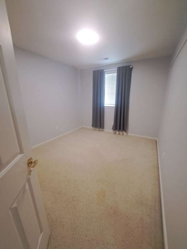 Building Photo - Beautiful setting 4 bedroom A/C Available Now