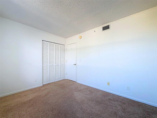 Building Photo - 4025 N Federal Hwy