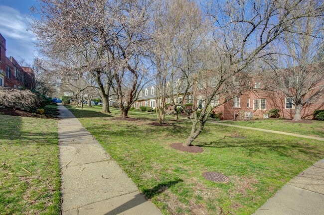 Building Photo - 1100 S Barton St