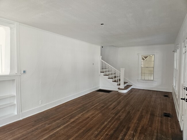 Building Photo - 917 Pecan Blvd