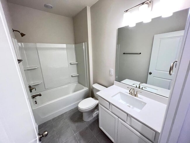 Building Photo - 5 Bedroom Single Family for Sale close to ...