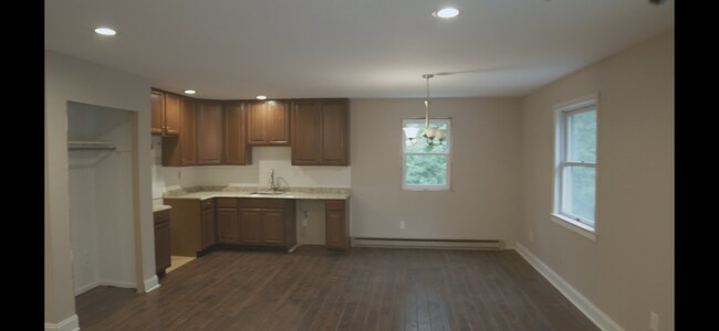Building Photo - 1483 Meetinghouse Rd