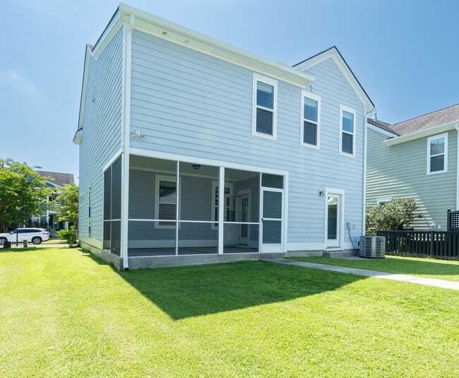 Building Photo - Spacious Living in the Heart of West Ashley