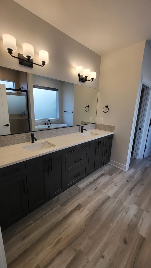 Building Photo - 4 BR/2.5 BA Single-Level home at Trailside