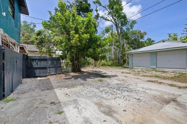 Building Photo - 3022 Beach Blvd S