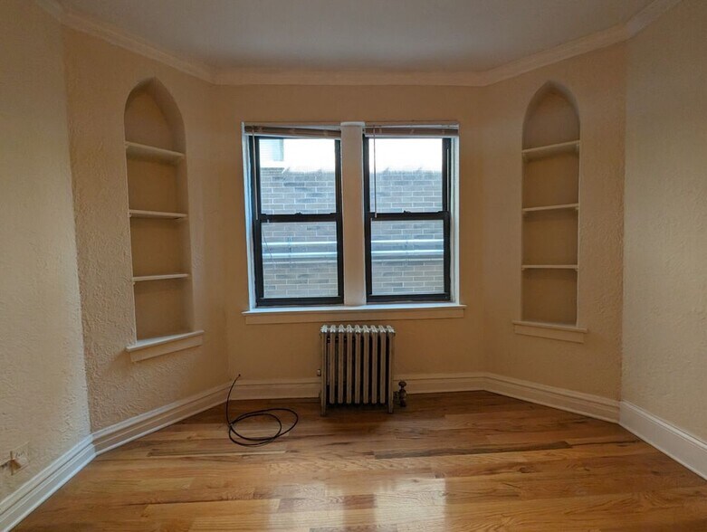 Building Photo - 4829 N Damen Ave
