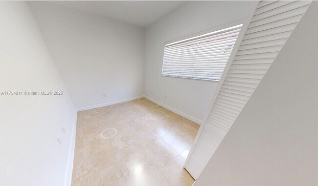 Building Photo - 2915 SW 24 St
