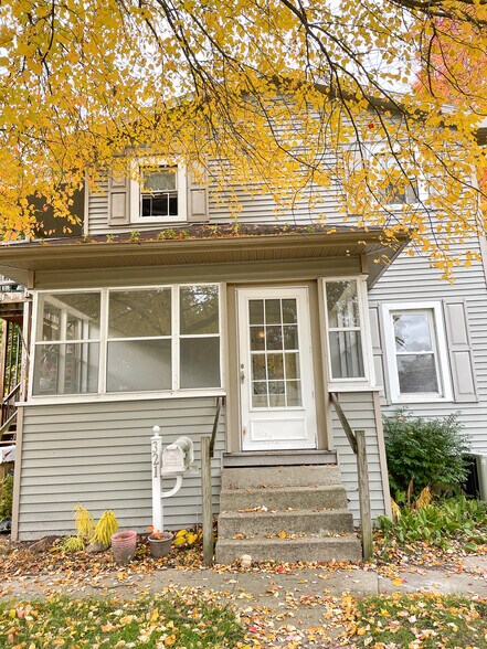 Building Photo - 321 Adolph St