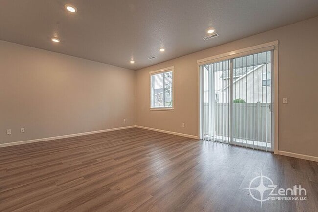 Building Photo - 16304 NE 21st St