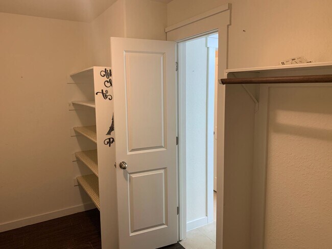 Building Photo - LOVELY ONE STORY HOME WITH EASY ACCESS TO ...