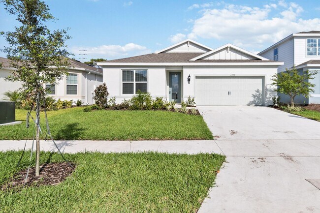Building Photo - Beautiful 4/2 Energy Efficient Home in St....