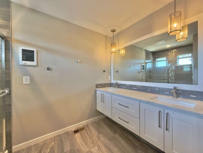 Building Photo - 6606 S Springview St