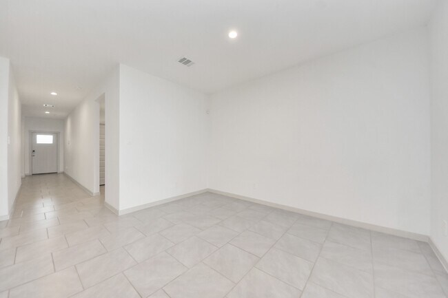Building Photo - 4911 Pne Hvn Ln