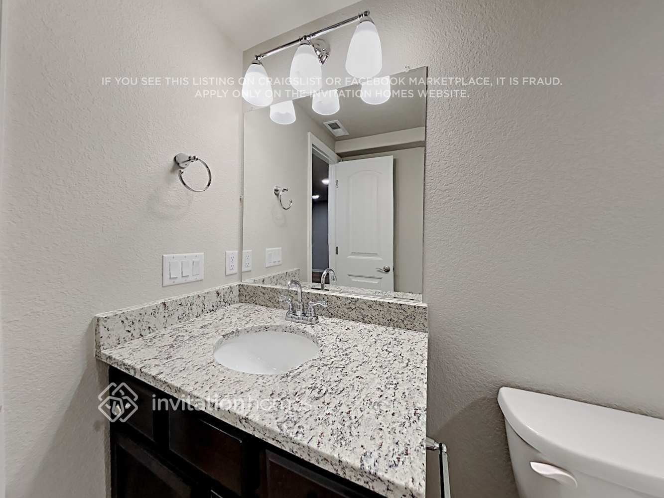 Building Photo - 10882 Aliso Dr