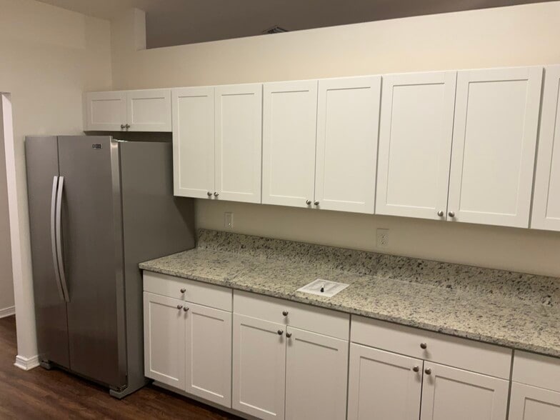 Building Photo - 3256 Silverado Cir