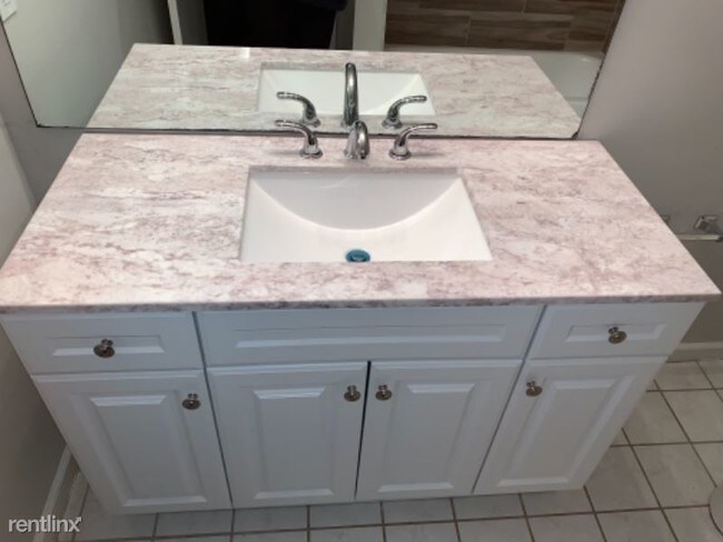 Building Photo - 2 br, 2.5 bath Condo - 50 Willowick ct