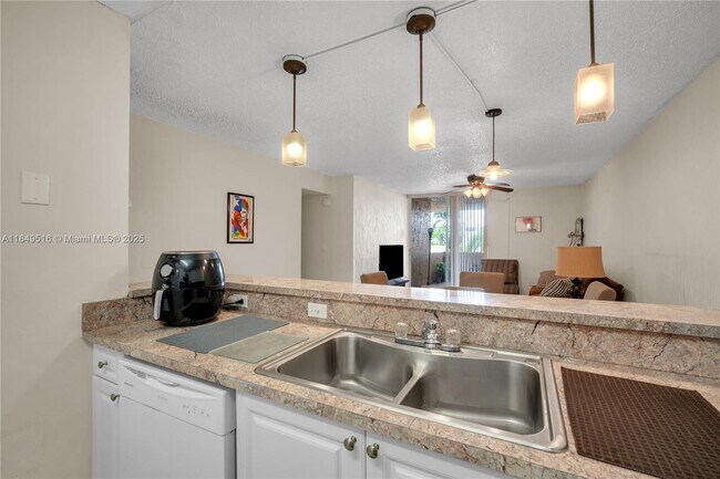 Building Photo - 10400 SW 108th Ave