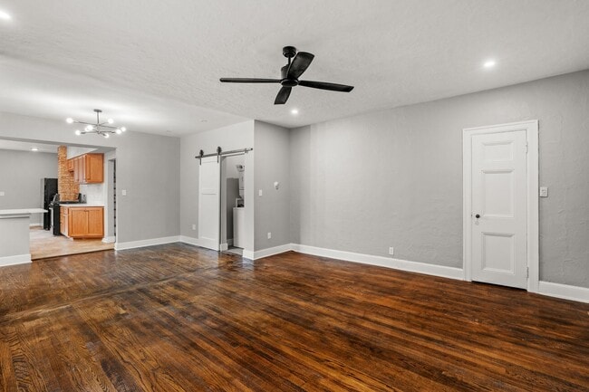 Building Photo - Rare Kenwood Townhome, Across from Campus