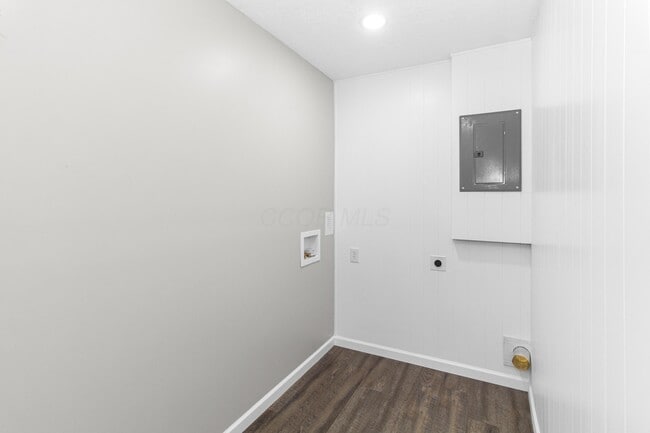 Building Photo - 261 Sunset Dr S