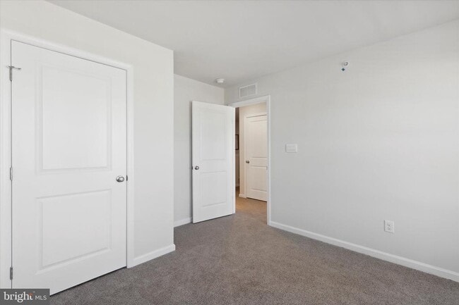 Building Photo - 76 Fonthill Ct