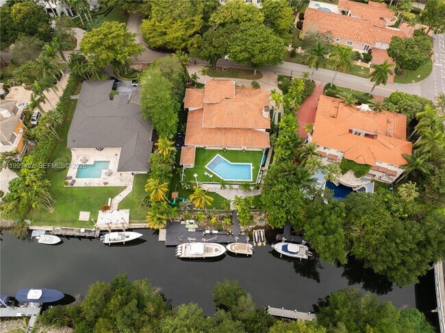 Building Photo - 7125 Los Pinos Blvd