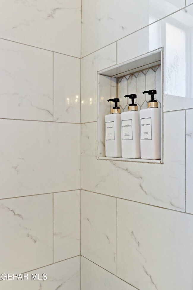 Building Photo - 12120 Desert Quail Ave